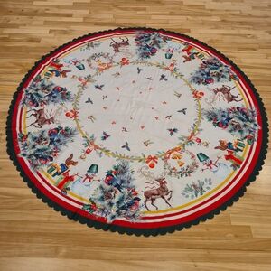 Round Christmas Tablecloth – Festive Reindeer & Bullfinch Design